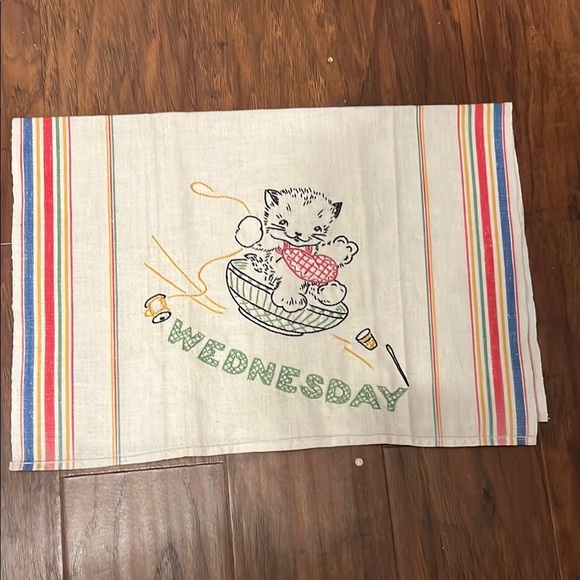 Vintage Days of the Week Tea Towel with Cat Embroidery - Picture 2 of 7